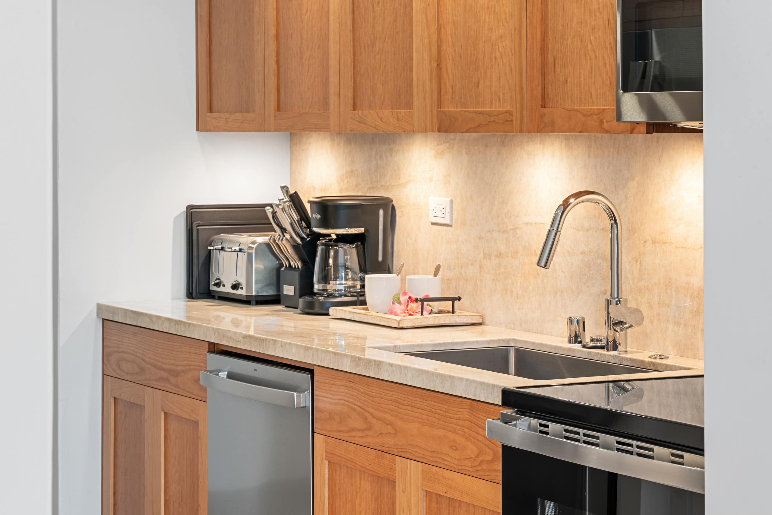 Condo in Lahaina · ★5.0 · 1 bedroom · 2 beds · 1 bath - Image 19
