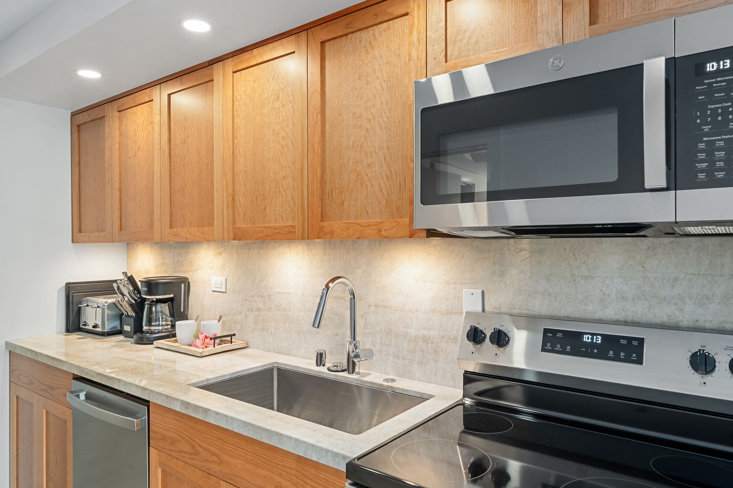 Condo in Lahaina · ★5.0 · 1 bedroom · 2 beds · 1 bath - Image 21