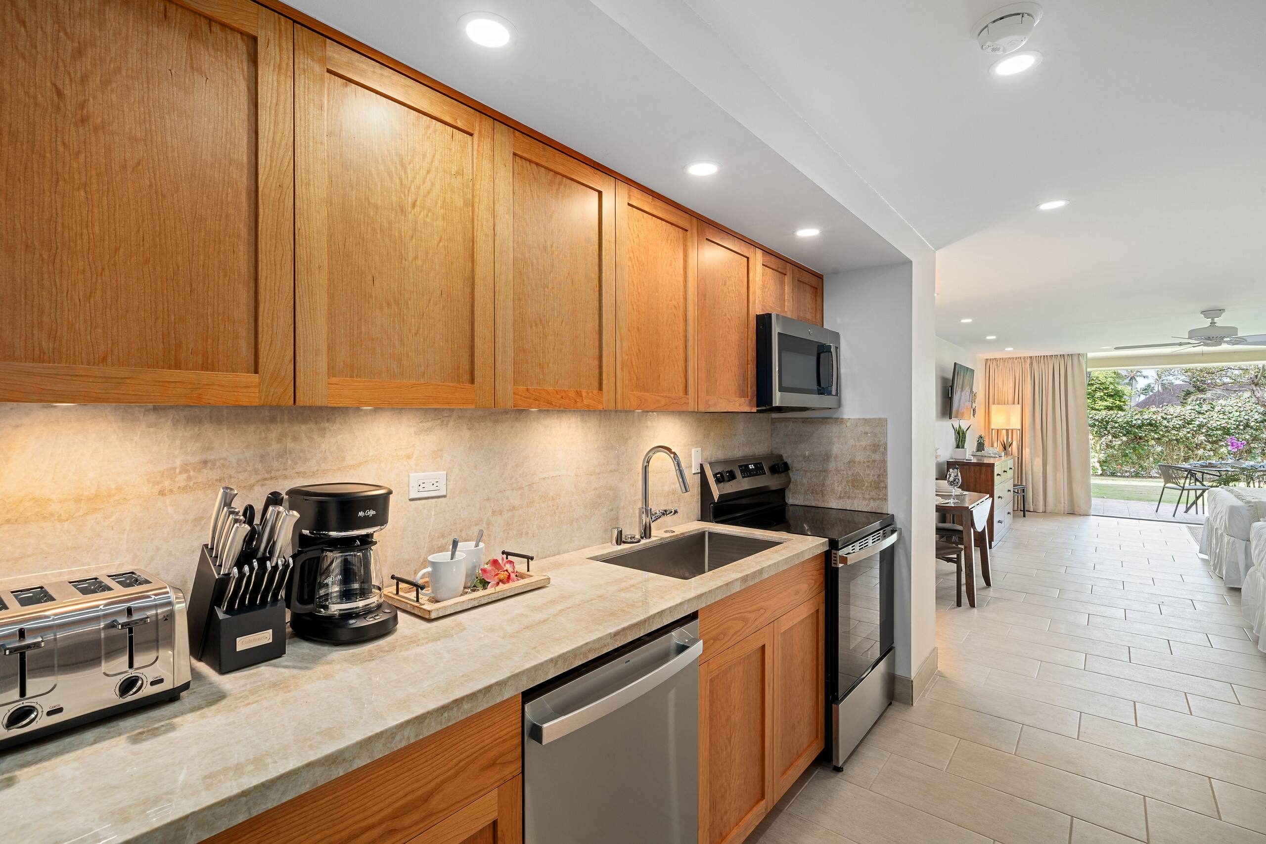 Condo in Lahaina · ★5.0 · 1 bedroom · 2 beds · 1 bath - Image 22