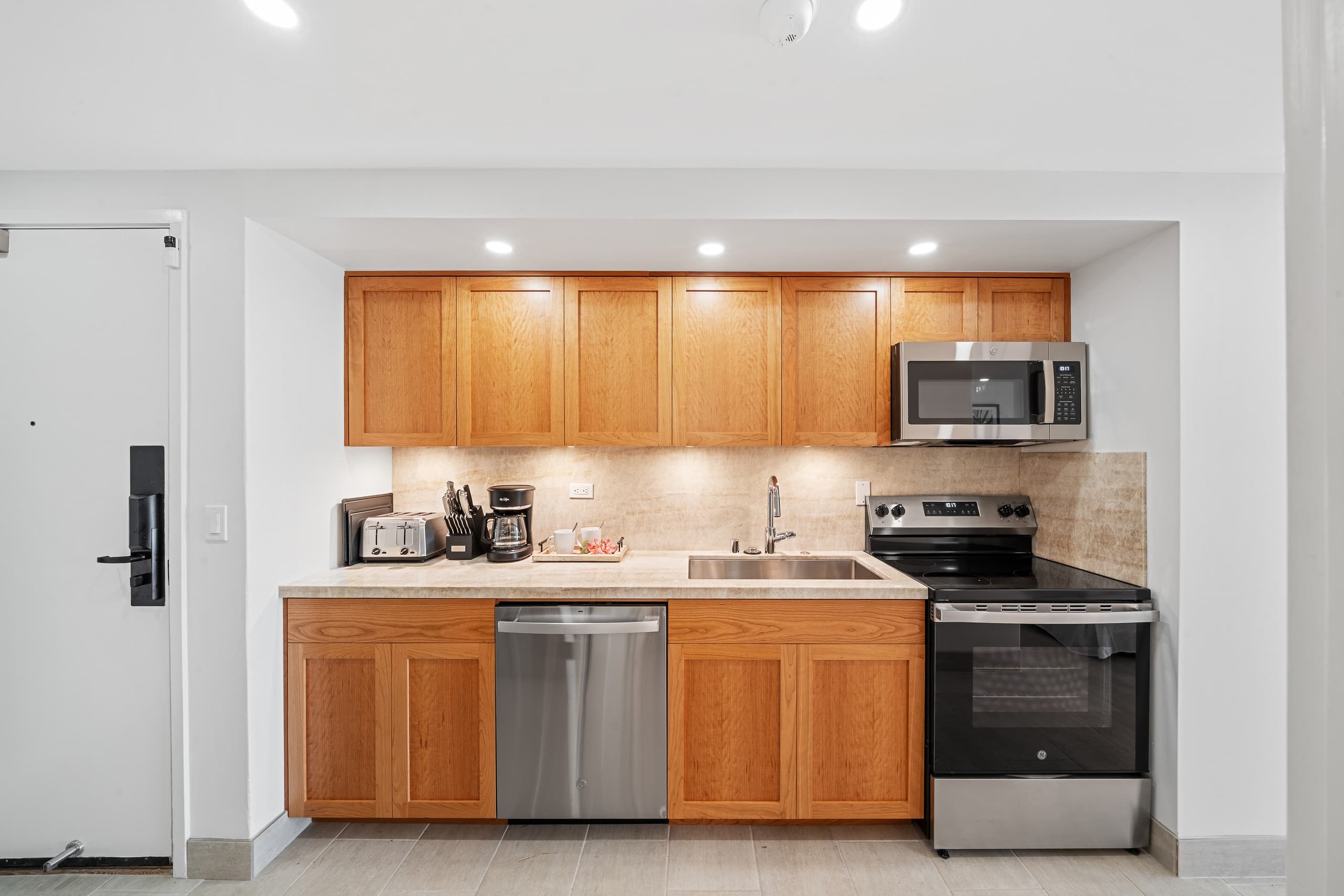 Condo in Lahaina · ★5.0 · 1 bedroom · 2 beds · 1 bath - Image 18