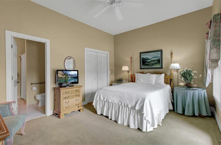 Spavaća soba 2 ima bračni krevet (160x200).