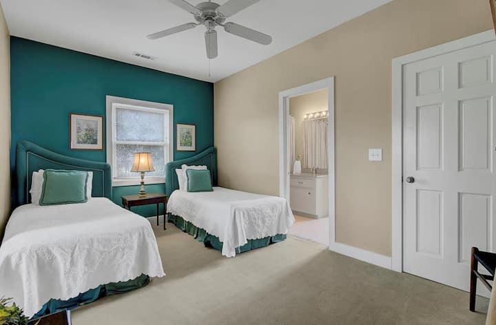 U 4. spavaćoj sobi nalaze se dva odvojena kreveta.