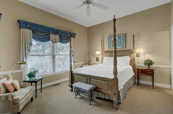 Spavaća soba 1 ima bračni krevet (160x200).