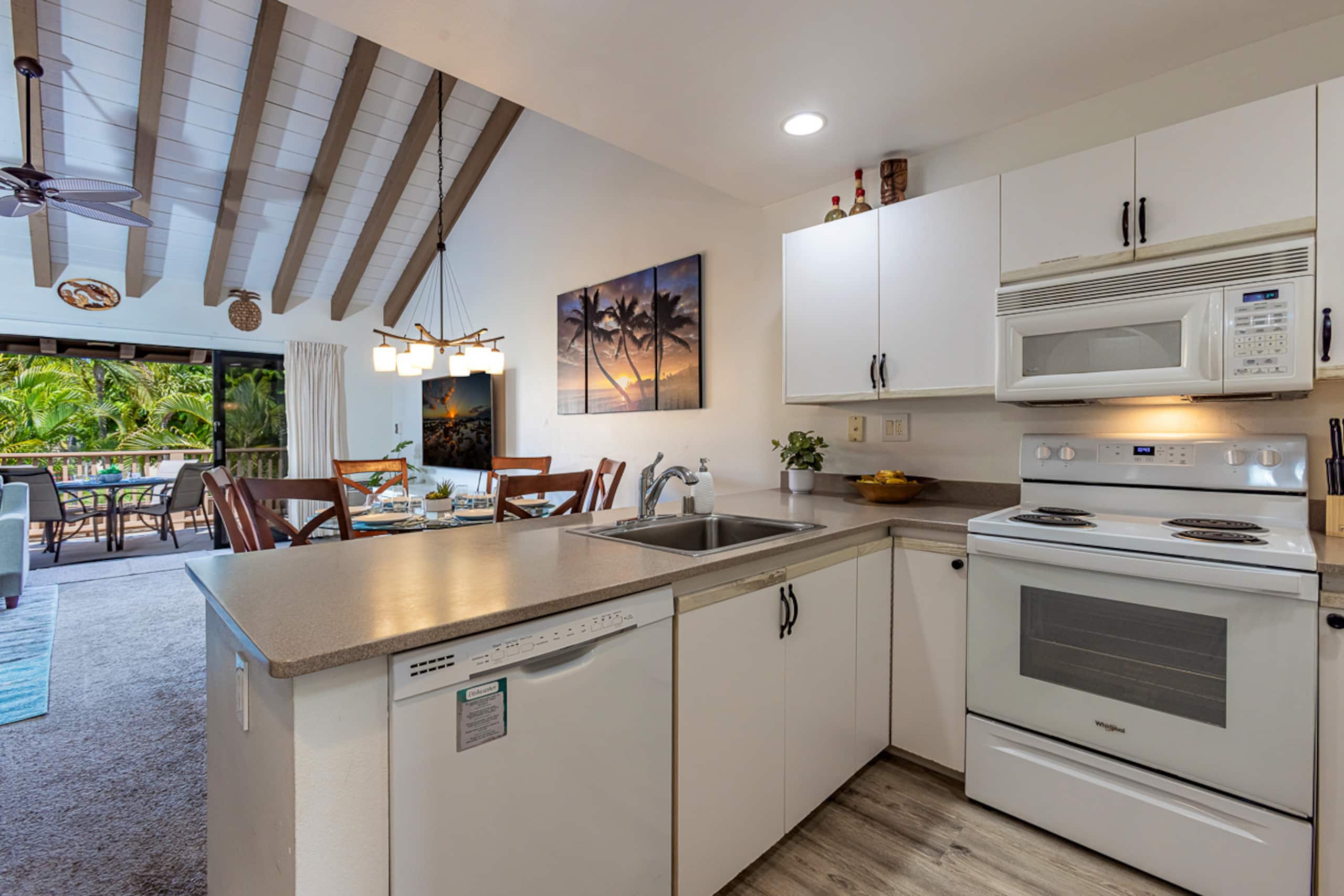 Condo in Kihei · ★5.0 · 2 bedrooms · 3 beds · 2 private baths - Image 5
