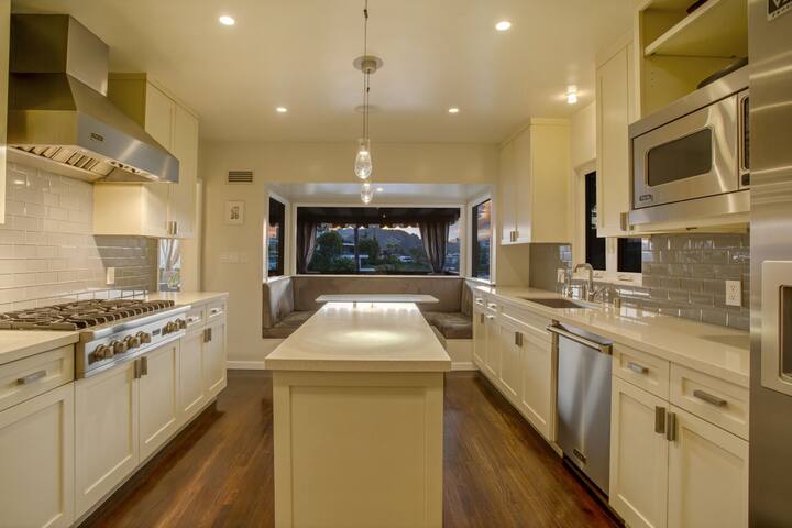 Hollywood Dell Oasis, Canyon VIEWS, Fire Pit & BBQ gallery image 3