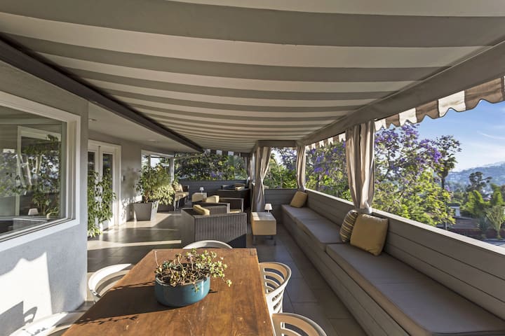 Hollywood Dell Oasis, Canyon VIEWS, Fire Pit & BBQ gallery image 2