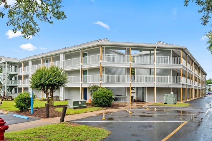 Fully Renovated 2br | Mb Resort | Sleeps 8 - Surfside Beach, SC