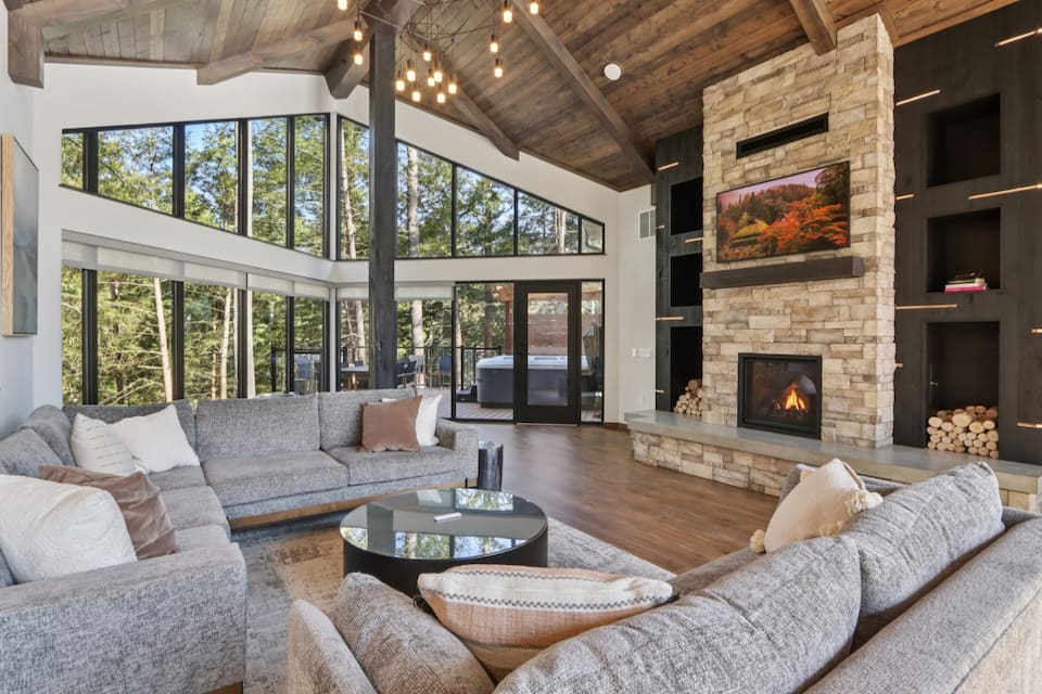 Top-earning Airbnb listing in Lake Delton, 4 bedrooms