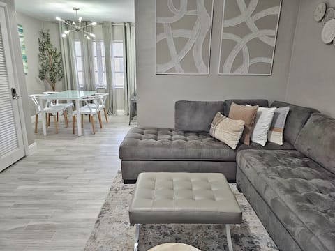 2 Bedroom Modern Apartment Close to NSU