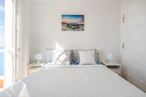 Two bedroom apartment with sea view