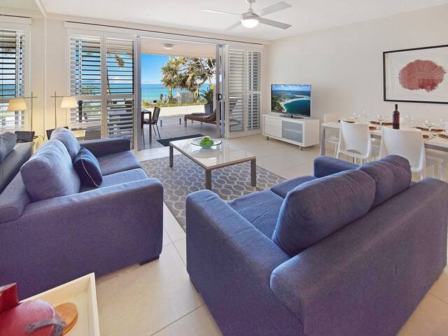 Direct Beach Access Apartment gallery image 3