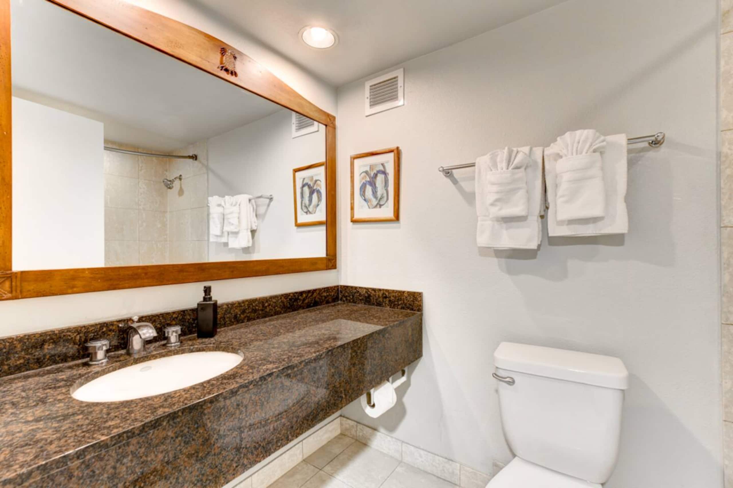 Bright Central Studio at Luana Hotel + Suites - Image 12