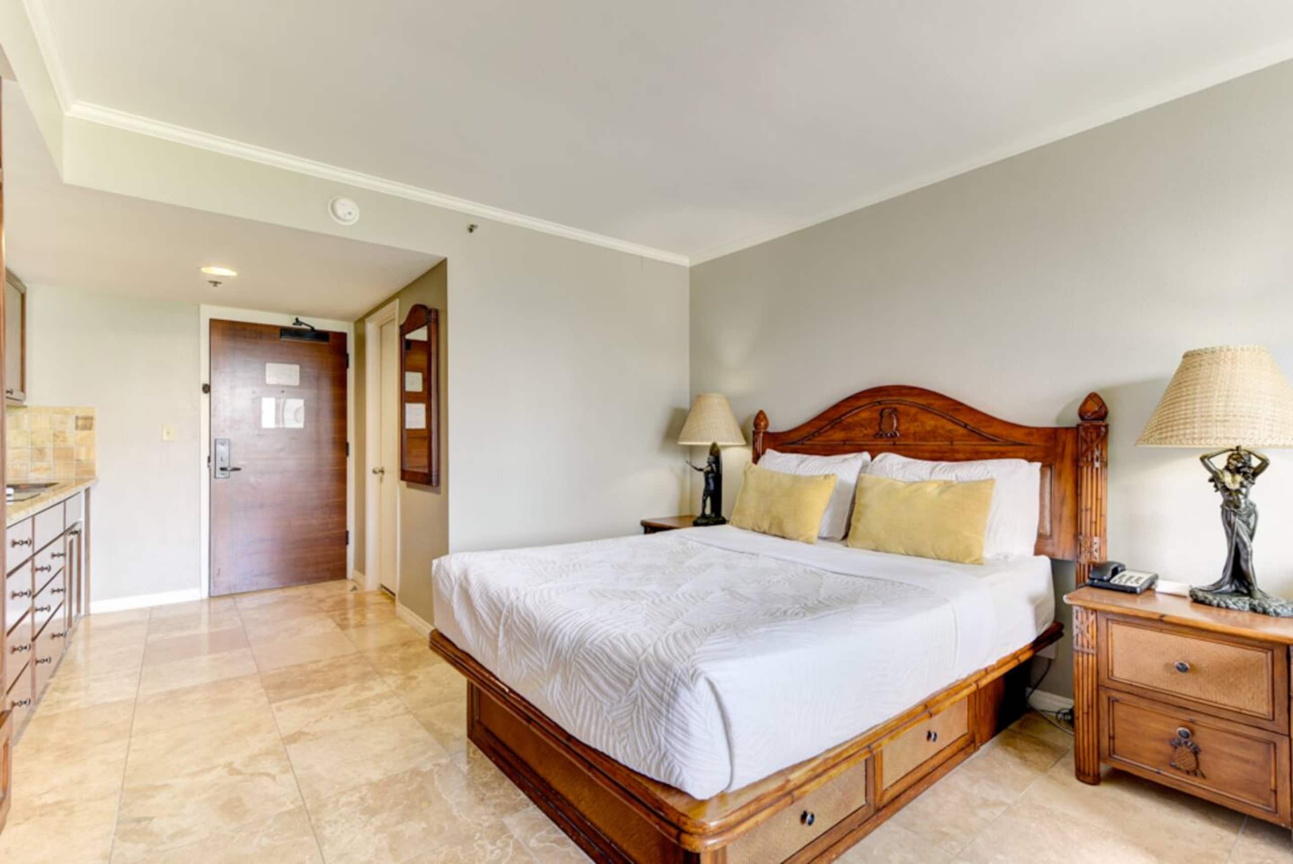 Bright Central Studio at Luana Hotel + Suites - Image 6