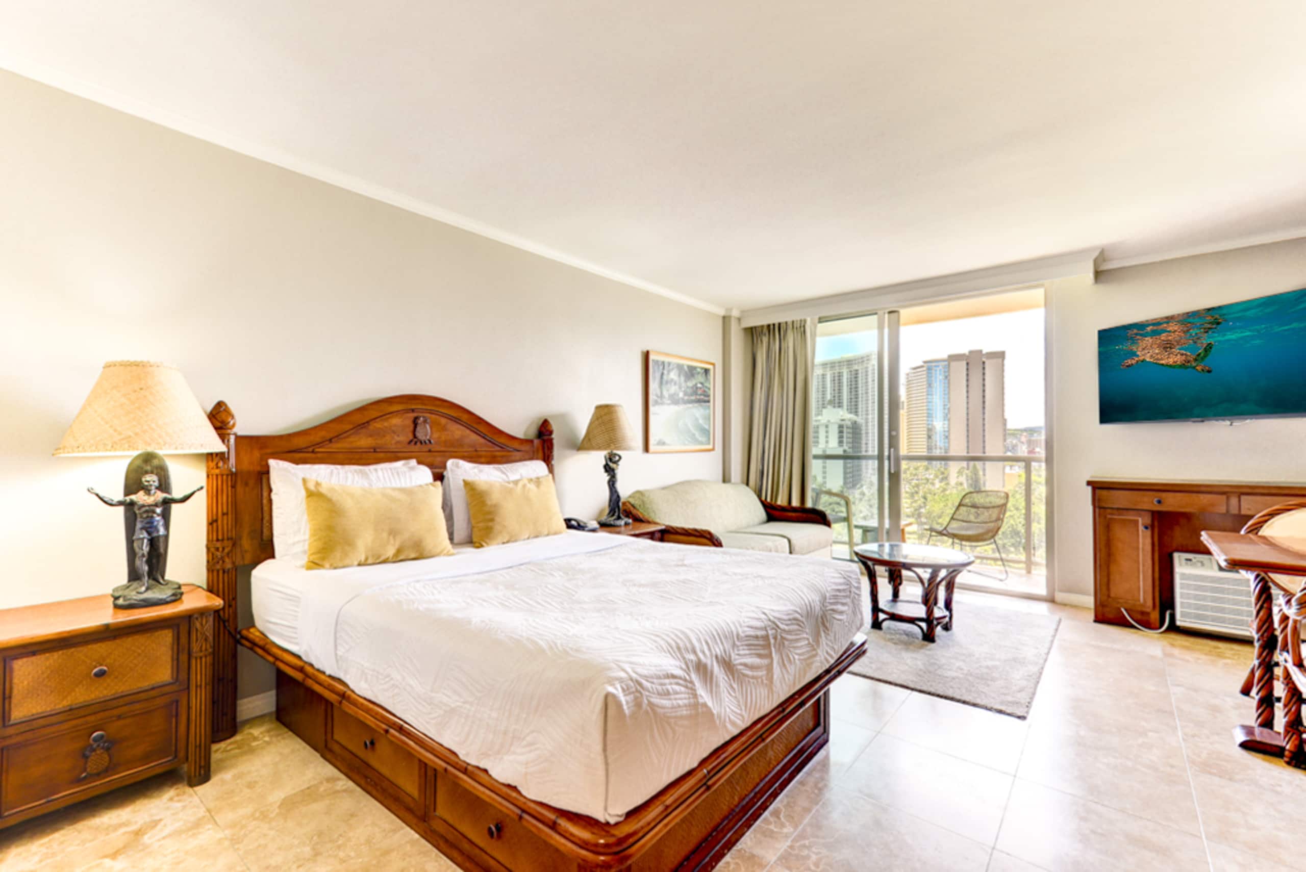 Bright Central Studio at Luana Hotel + Suites - Image 3