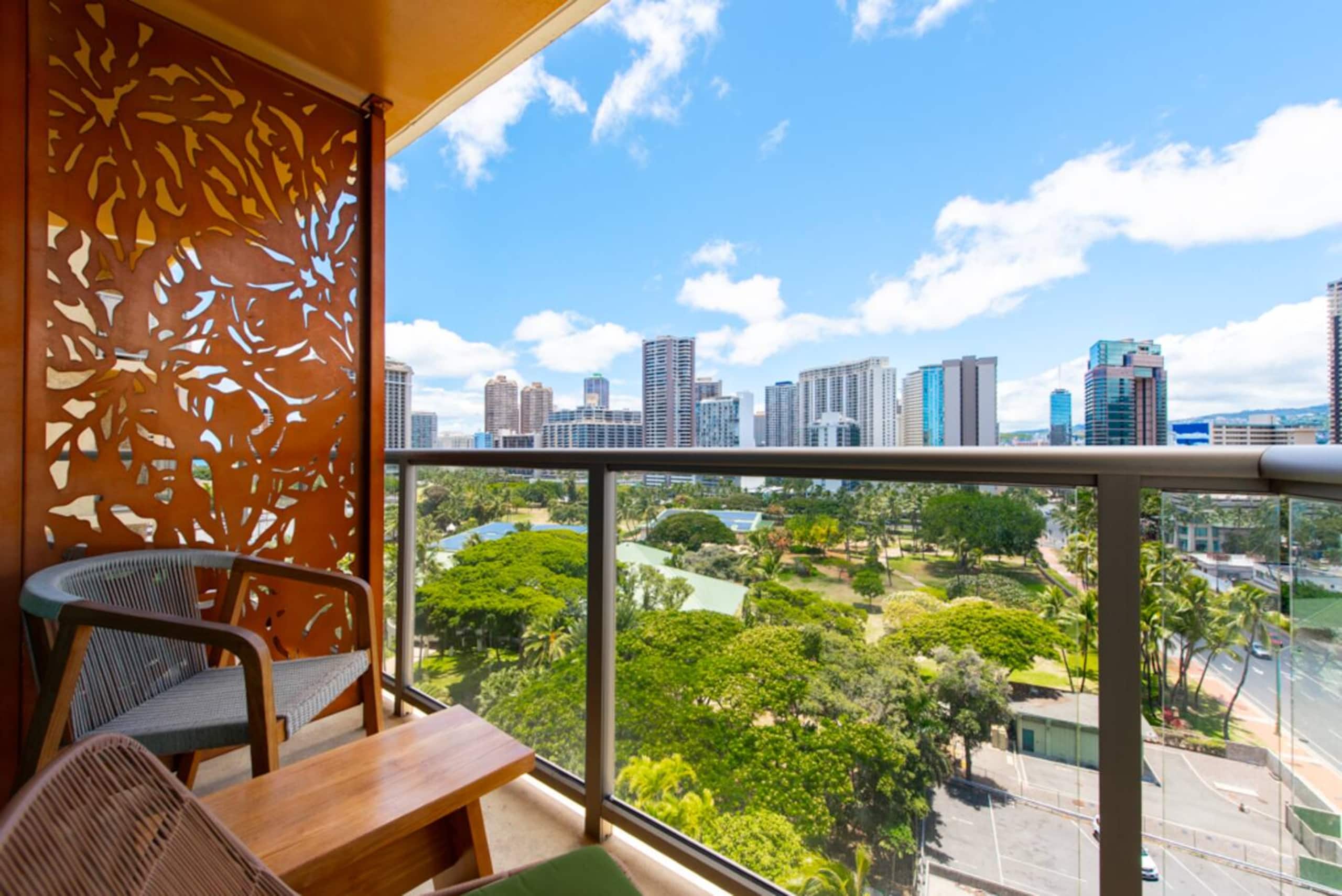 Bright Central Studio at Luana Hotel + Suites - Image 1