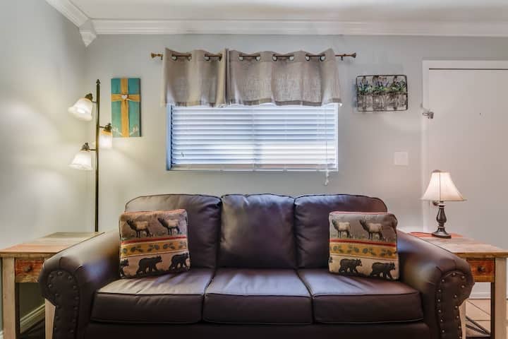 Canapé-lit queen size dans le salon (2 personnes)