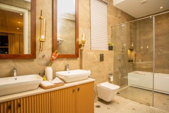 ELIVAAS Privé Suntuarios Casa Iris · Stunning Getaway W/ Jacuzzi, Pvt Pool & Gazebo