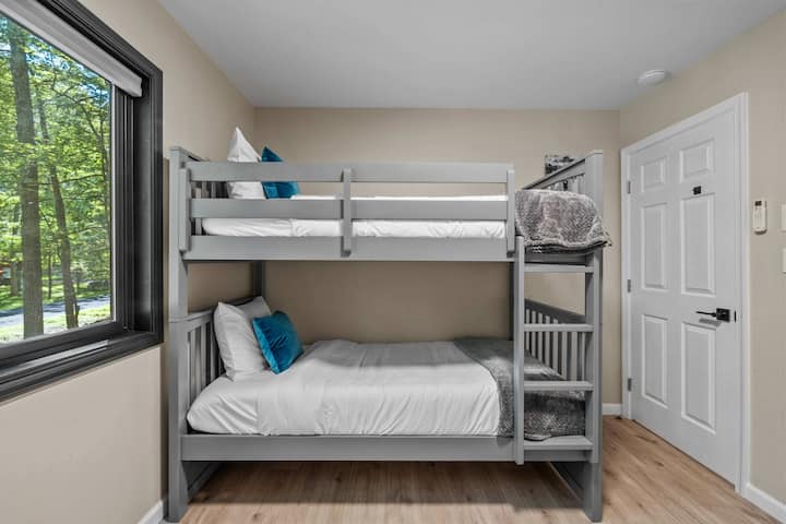 Sweet dreams in Bedroom 2 ✨ Twin-over-twin bunk beds, closet, TV, and split system—perfect for family stays and creating lasting memories! #BunkBeds #FamilyStay #CozyCorner #HomeDecor