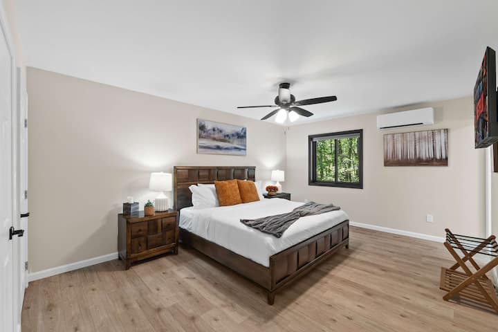 Master: Sunlight, serenity, and style ☀ Master bedroom with a King bed, TV, 2 closets, split system, and ceiling fan—calm, inviting, and perfect for ultimate relaxation #InteriorDesign #PeacefulBedroom #BedroomDecor #MasterBedroom