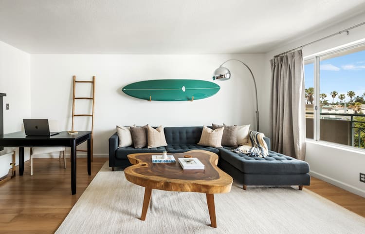 Santa Monica 2BR Condo – Views & Prime Location