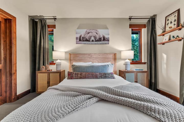 3. spavaća soba: bračni krevet, prizemlje, pogled na šumu, kupaonica u sobi