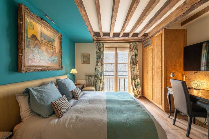 Par014 – Exceptional Penthouse in Saint-Germain