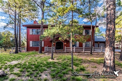 Rustic Ridge w/ hot tub & pool table
