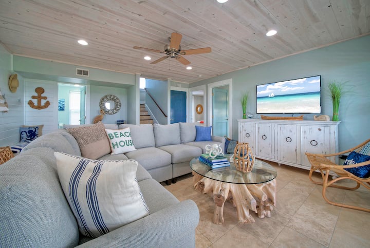 Ponte cómodo en el salón. (Blue Crush)