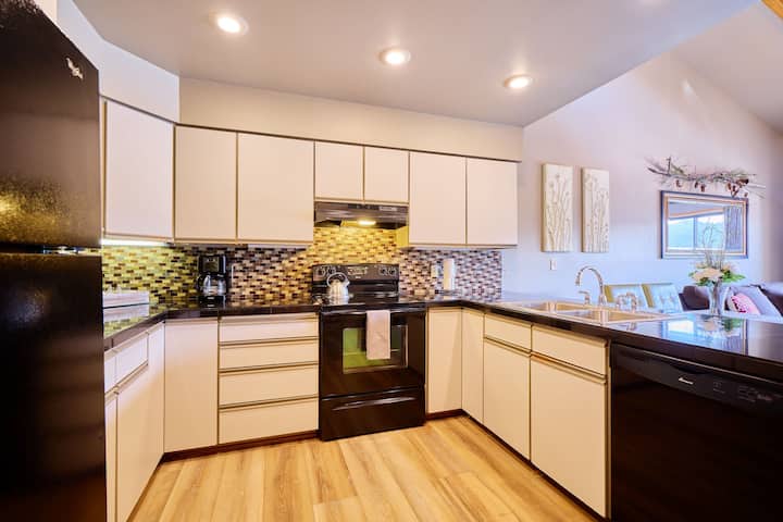 Mountain Town Loft • Near Eats, Shops, All The Fun - Leavenworth, WA