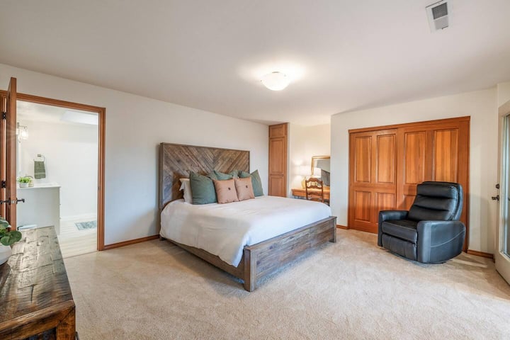 Спалня в самостоятелен апартамент (на долния етаж)