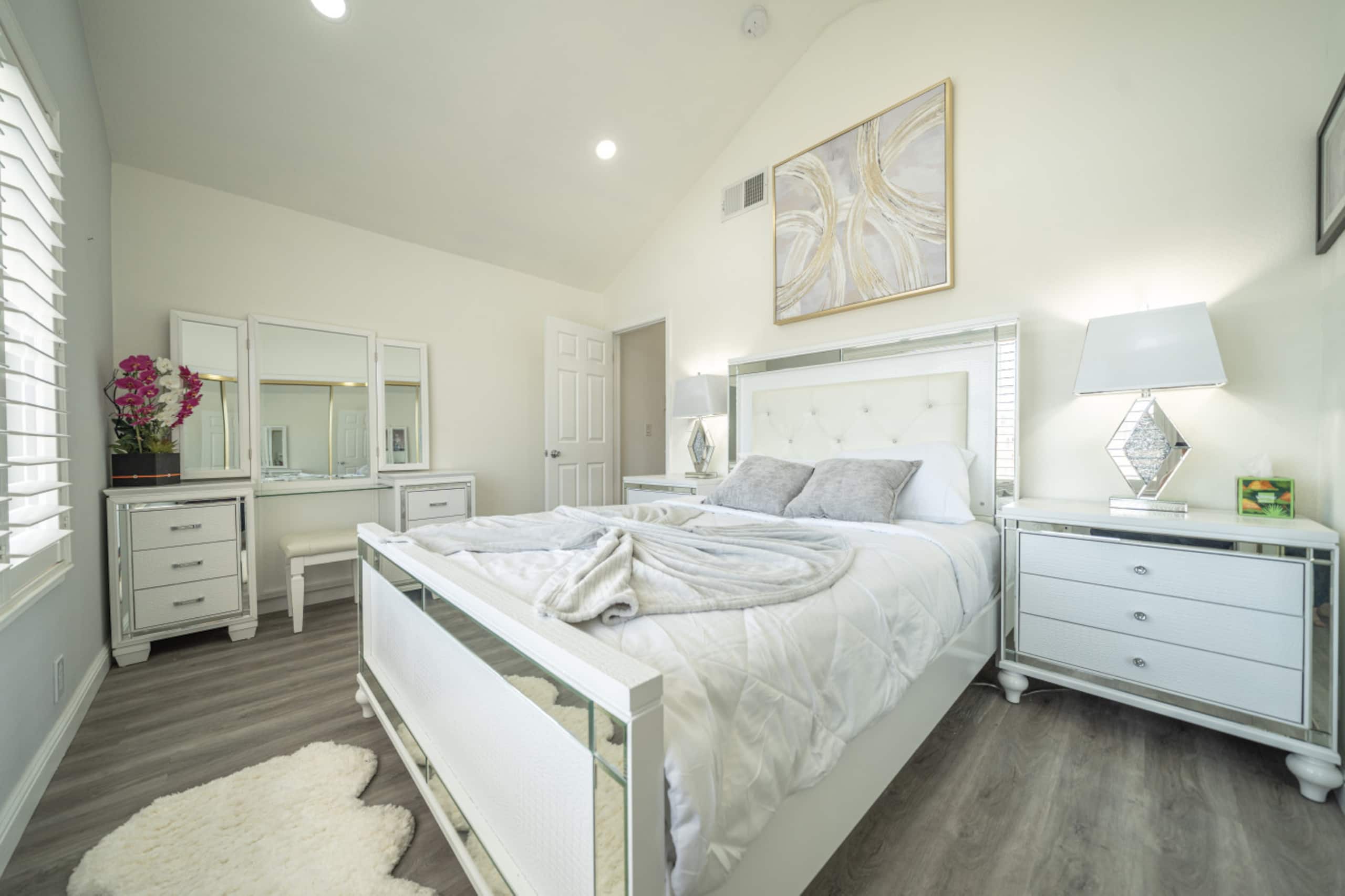 Luxury 5BR with Fire Pit, Near Tech Hubs - Photo 14