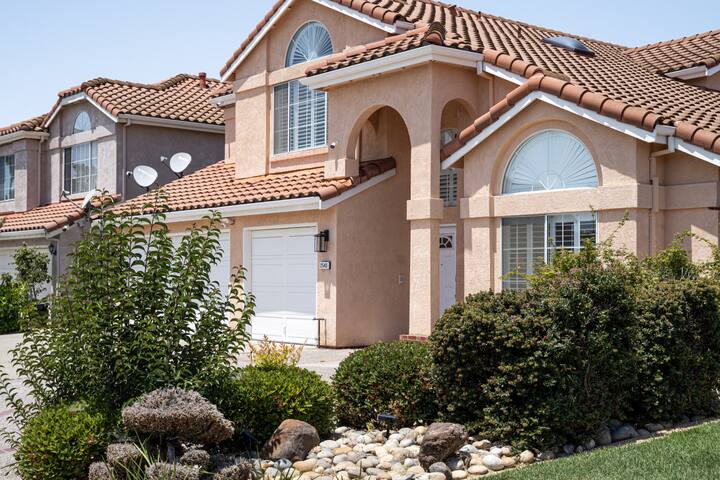 Lux 5BR San Jose Retreat w Patio gallery image 2