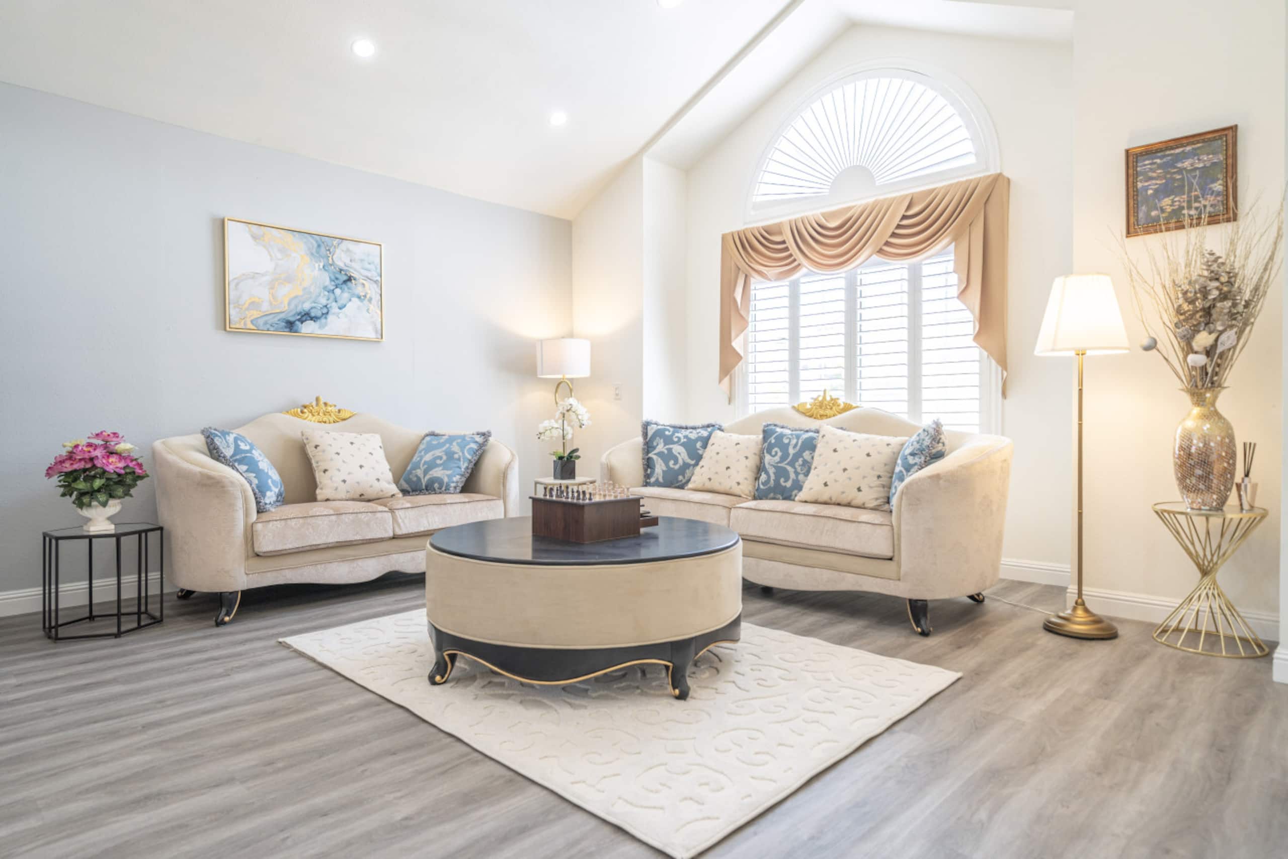 Luxury 5BR with Fire Pit, Near Tech Hubs - Photo 1