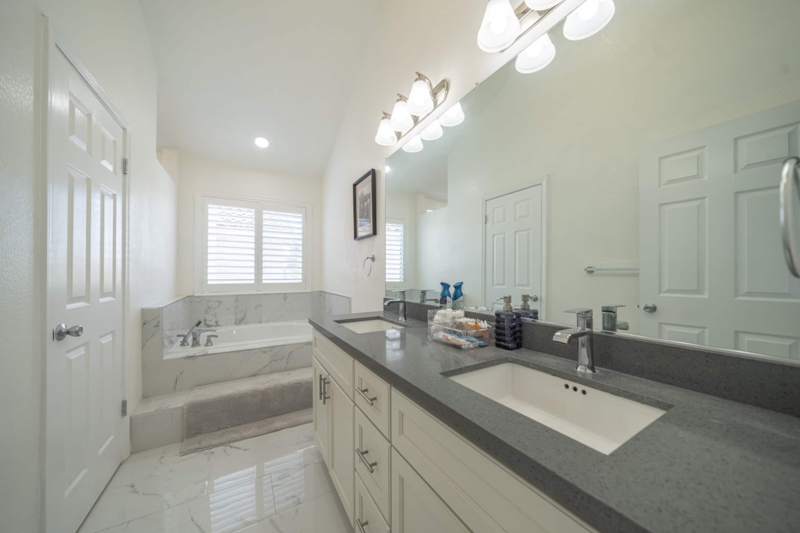 Luxury 5BR with Fire Pit, Near Tech Hubs - Photo 19