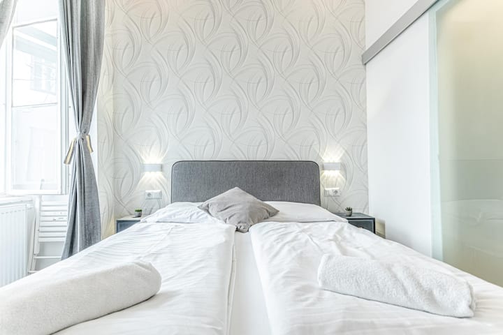 Comfortable Double Room Ideal For Couples - Wenen