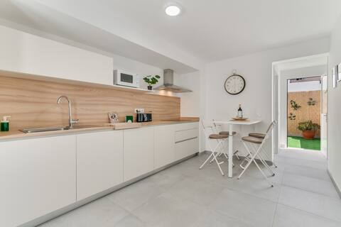 Home2Book Quiet Retreat with Patio & Roof Access