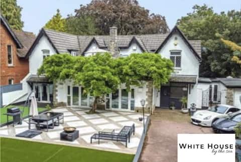 The Coach House with private hot tub and sauna