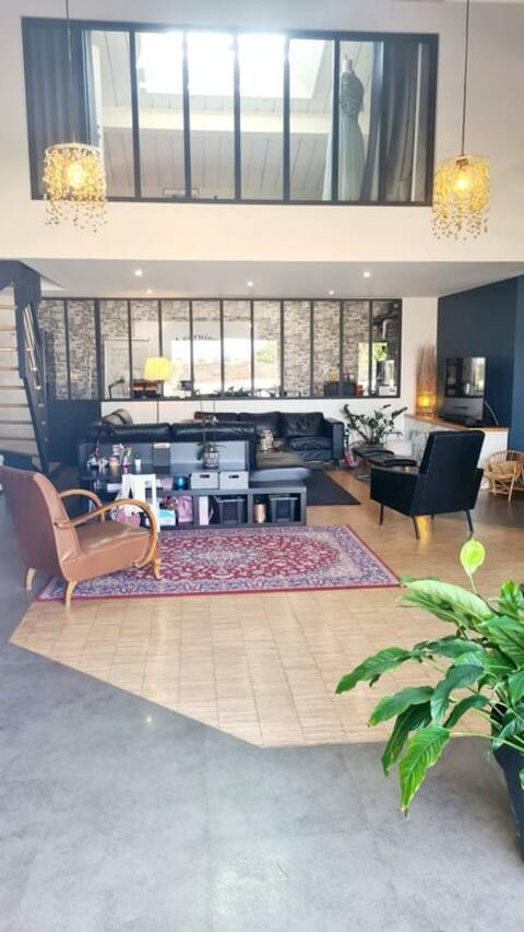 A swimming pool in the vineyard!