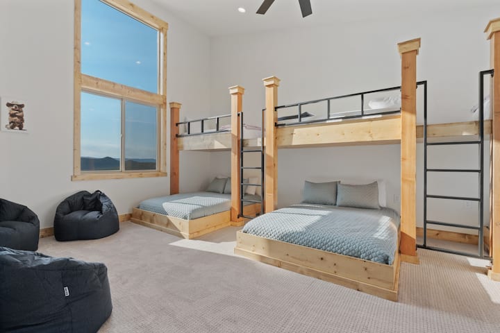 Spálňa 6 – 3 manželské postele + 3 jednolôžka