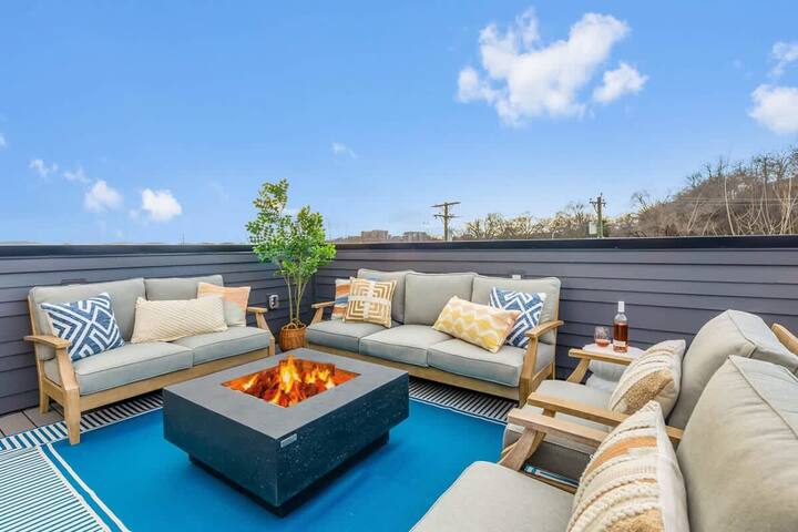 The Chorus & The Duet – Mins from Downtown!