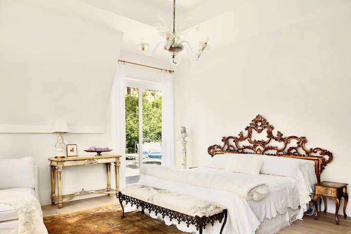 غرفة النوم الرئيسية