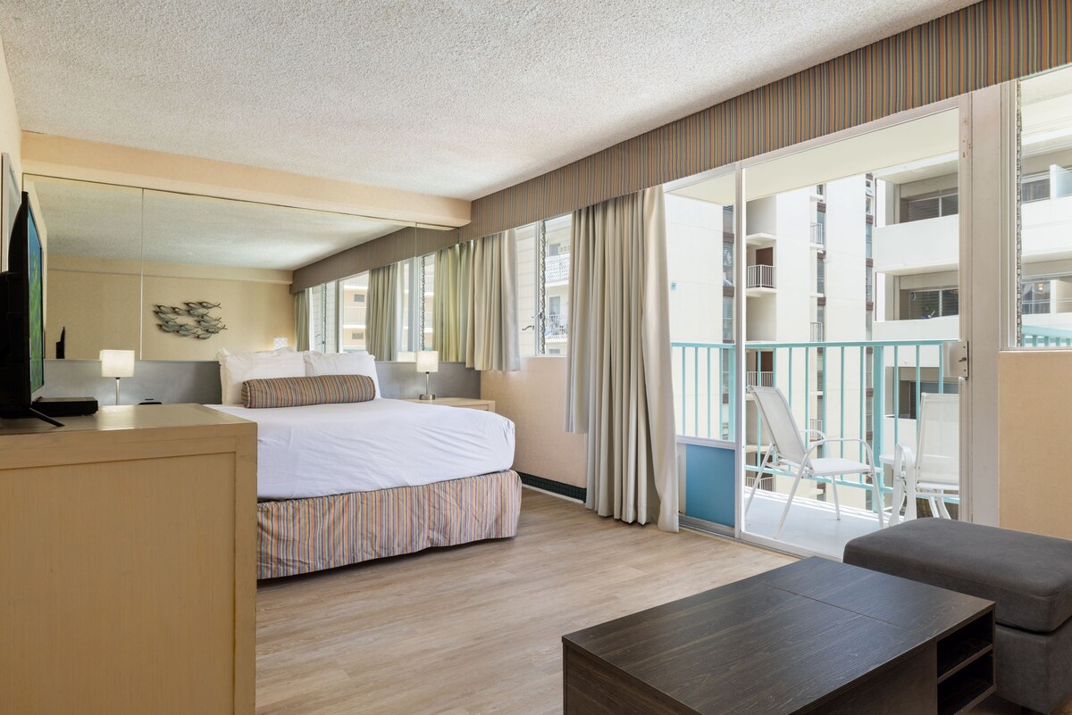 Aqua Aloha Surf Waikiki | City Skyline Views - Apartments for Rent