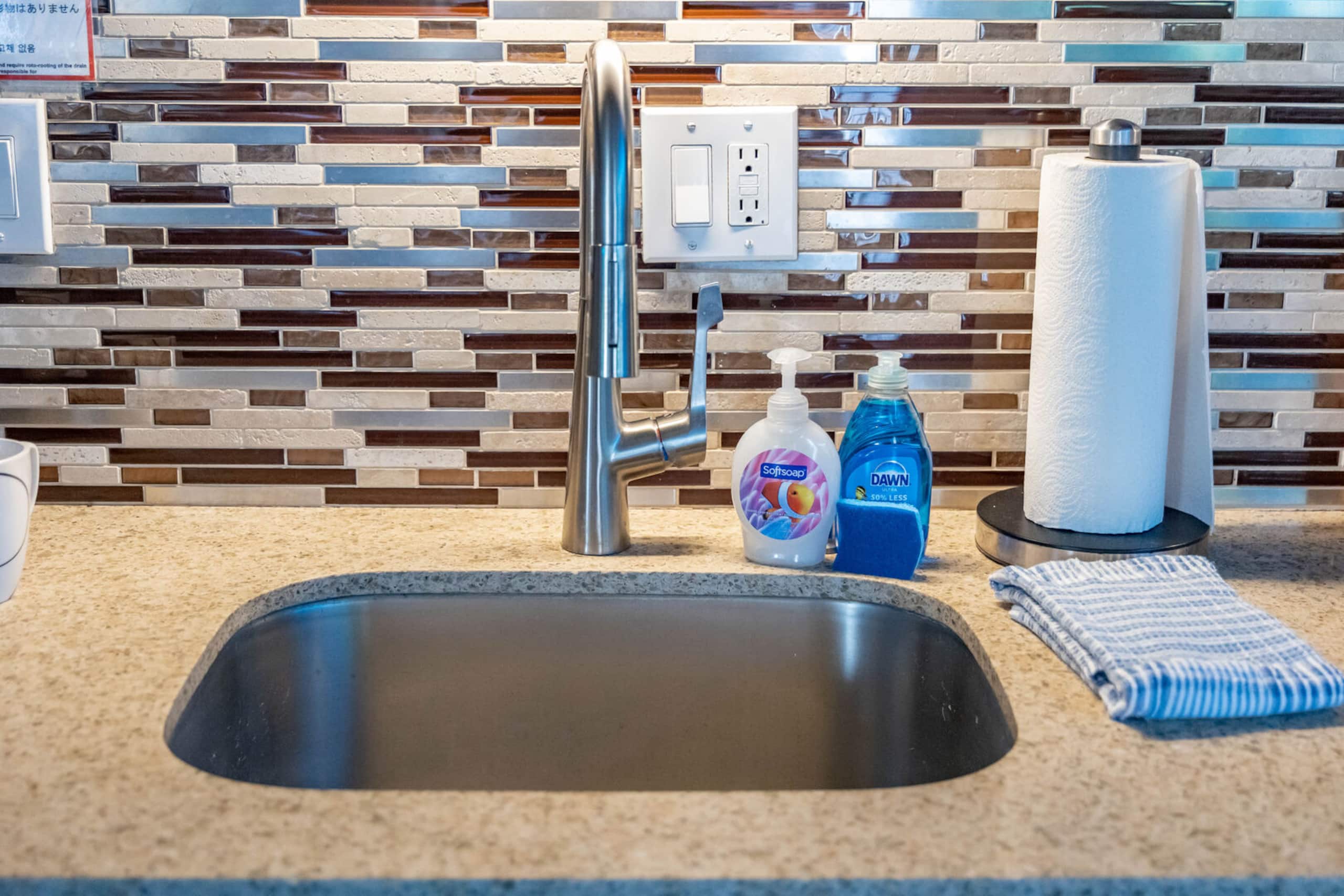 Condo in Honolulu · ★4.84 · 1 bedroom · 2 beds · 1 bath - Image 20