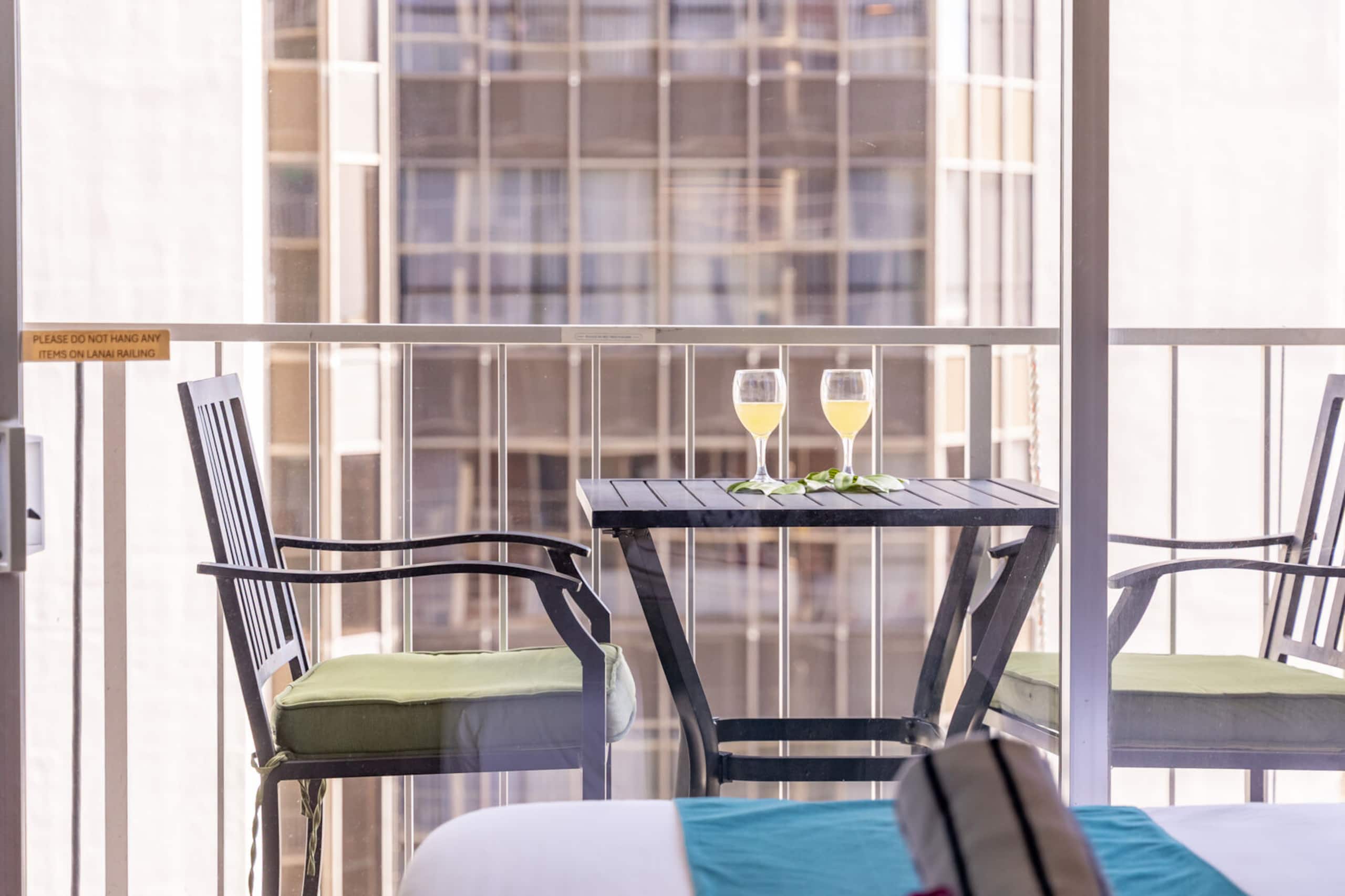 Condo in Honolulu · ★4.84 · 1 bedroom · 2 beds · 1 bath - Image 13