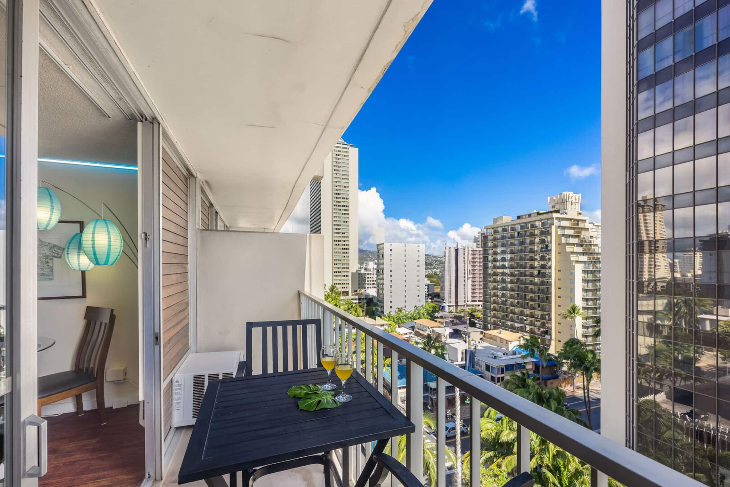Condo in Honolulu · ★4.84 · 1 bedroom · 2 beds · 1 bath - Image 4
