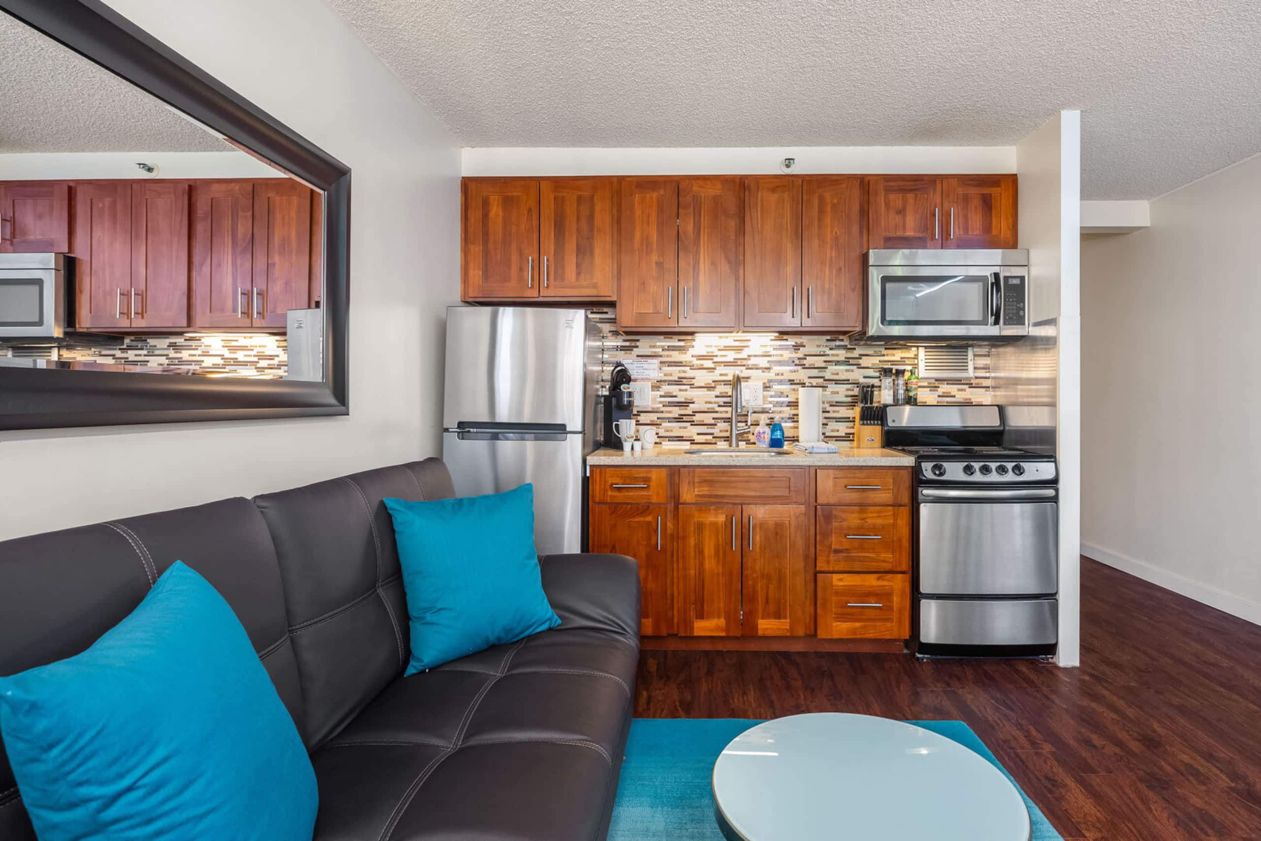 Condo in Honolulu · ★4.84 · 1 bedroom · 2 beds · 1 bath - Image 19