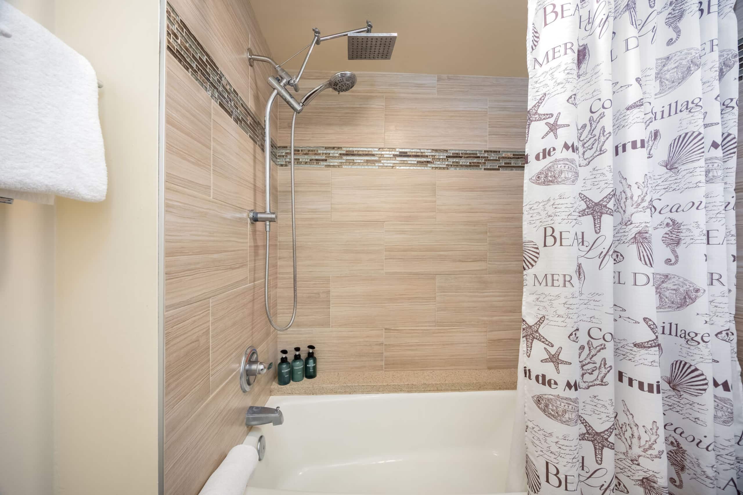 Condo in Honolulu · ★4.84 · 1 bedroom · 2 beds · 1 bath - Image 30
