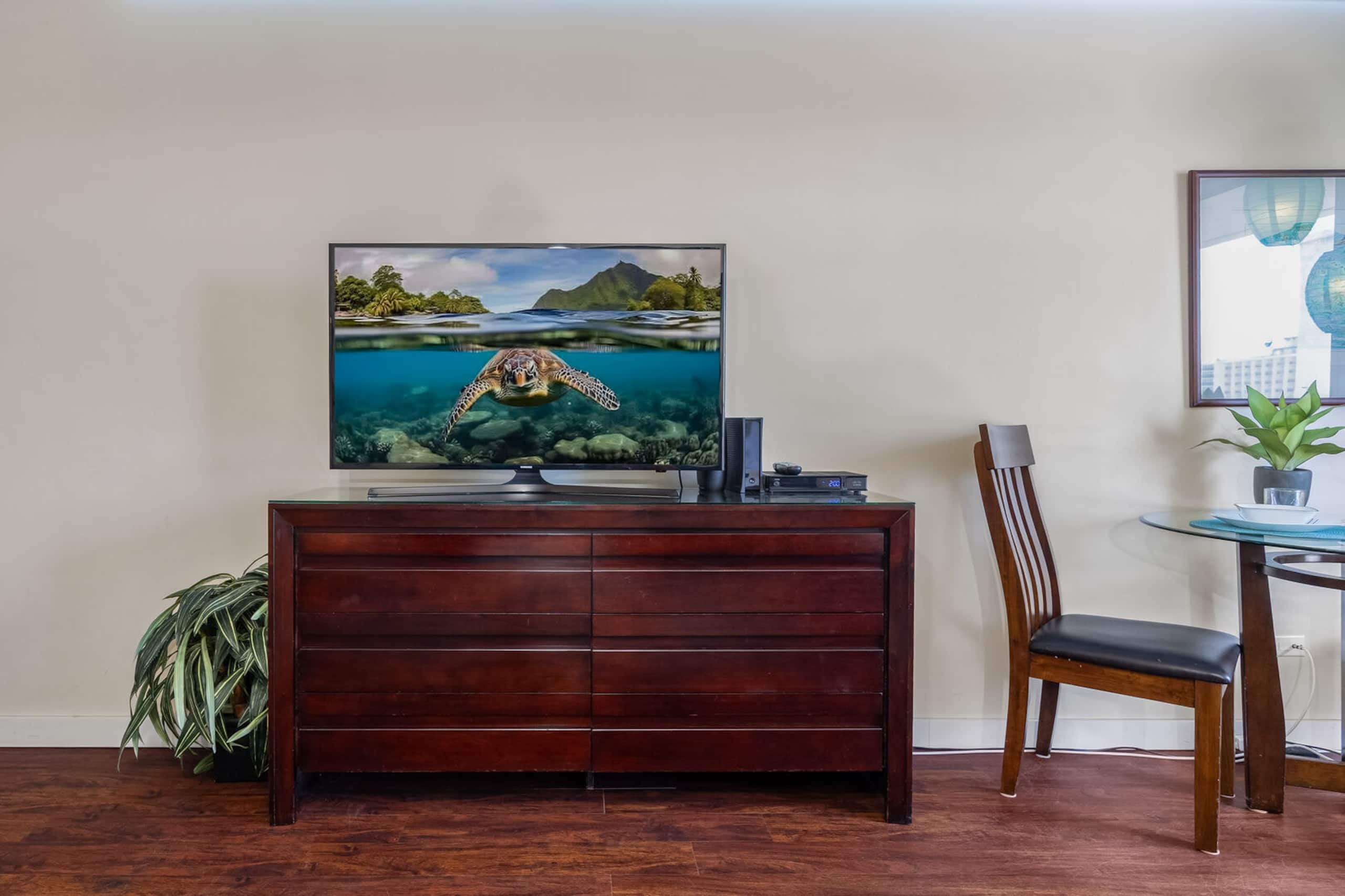 Condo in Honolulu · ★4.84 · 1 bedroom · 2 beds · 1 bath - Image 12