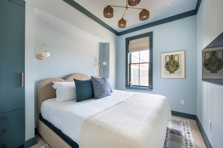 Boutique-hotel energy with the ease and privacy of home.