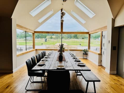 Top performing Airbnb: The Kennels - Luxe Collection in South Gloucestershire